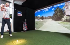 À Tignes, un simulateur de golf au pied des pistes