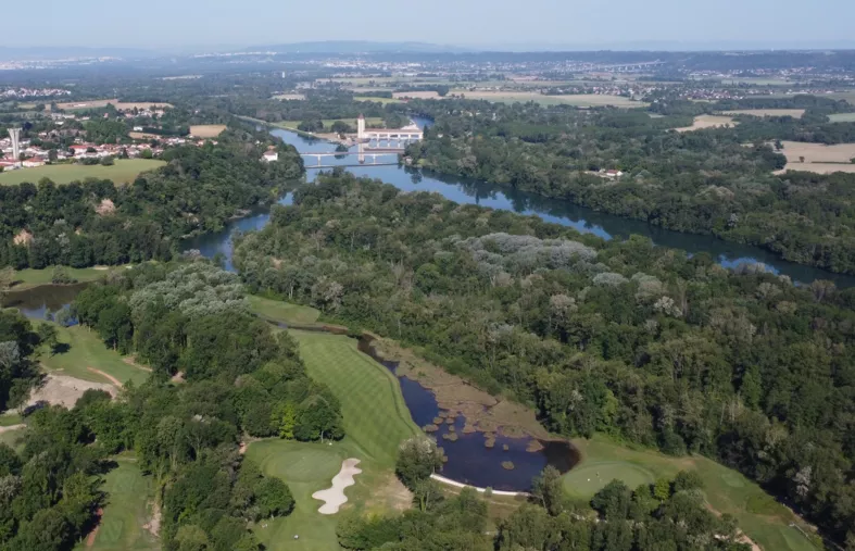 Au Golf Club de Lyon, moins d’eau et de produits pour plus de qualité