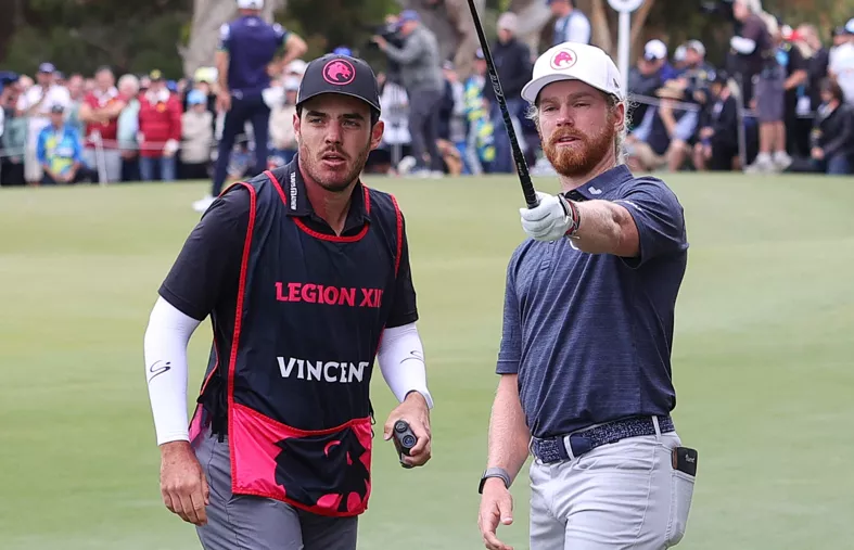 Alexandre Fuchs, de jeune pro français à caddie sur le LIV Golf